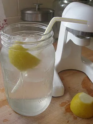 5 Reasons To Drink Lemon Water In The Morning