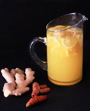 How to Make a Turmeric Ginger Detox Tea